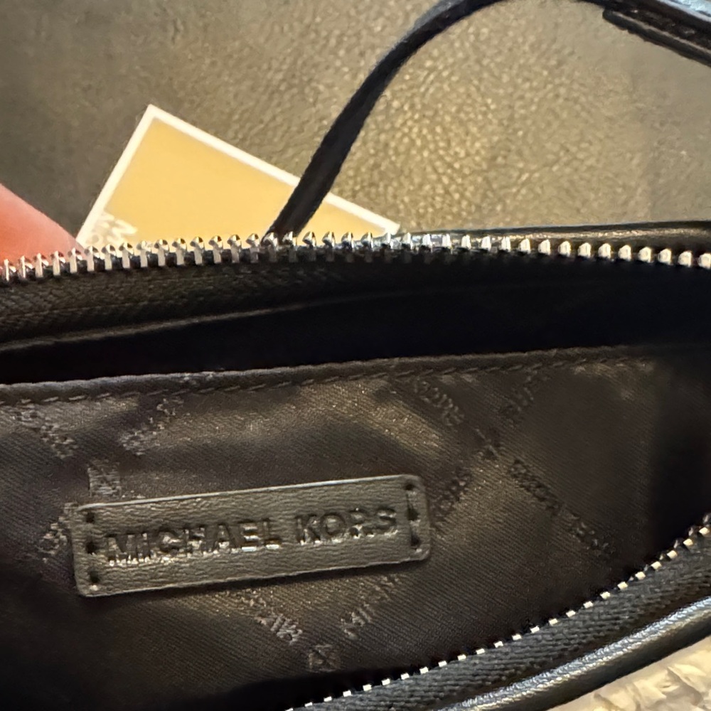 NWOT Michael Kors Black/White/Gray Textured Crossbody Bag With AirPod/Coin Pouch - Picture 10 of 10